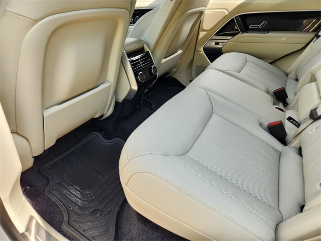 2025 Land Rover Range Rover SE photo 16