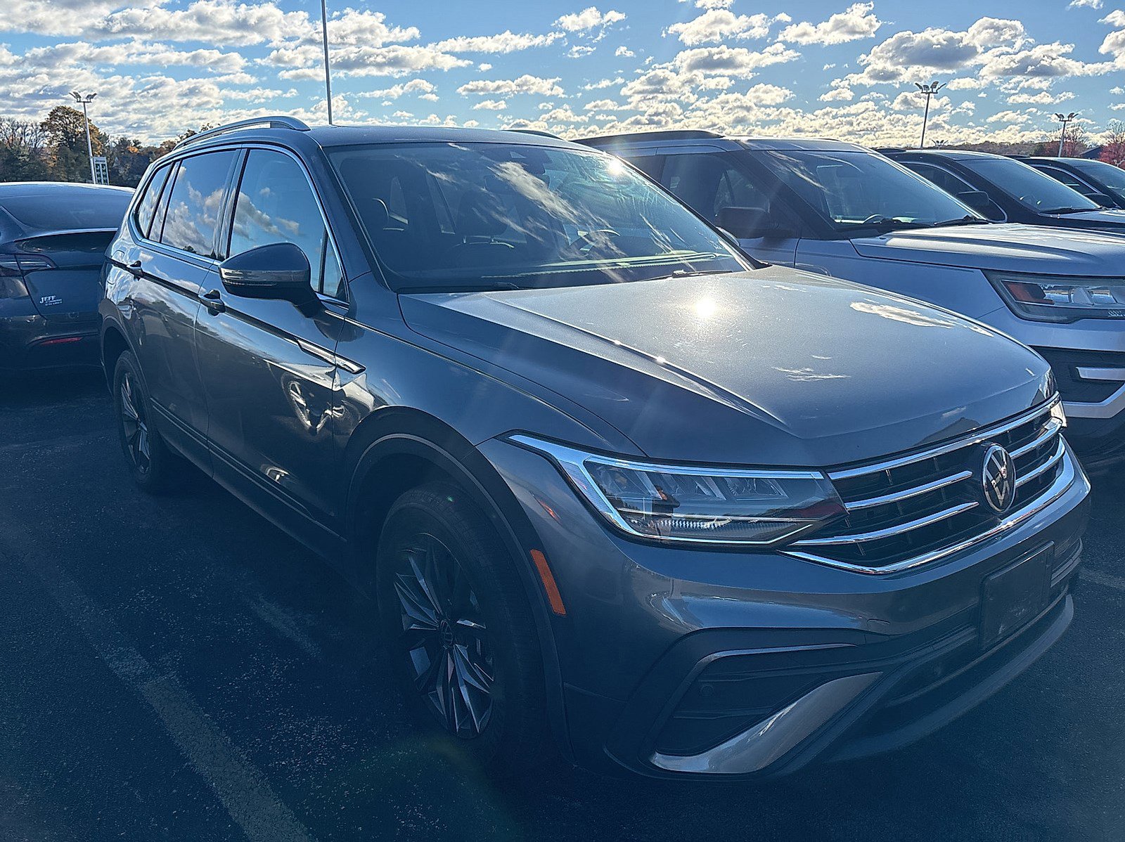 2022 Volkswagen Tiguan SE photo 3