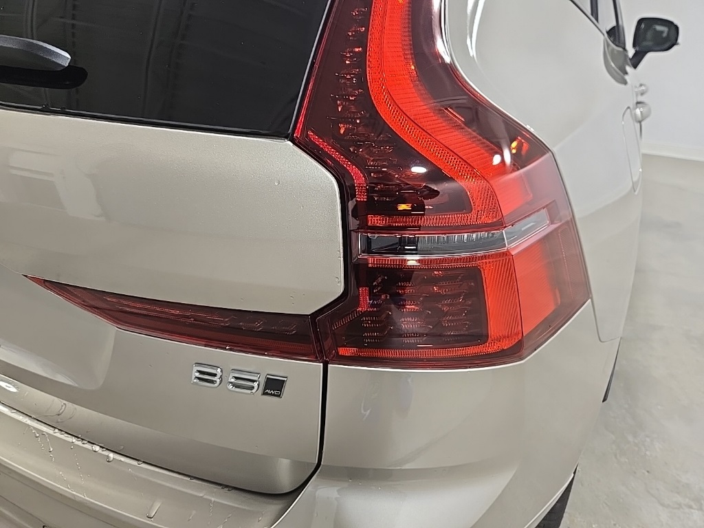 2026 Volvo XC60 B5 photo 6