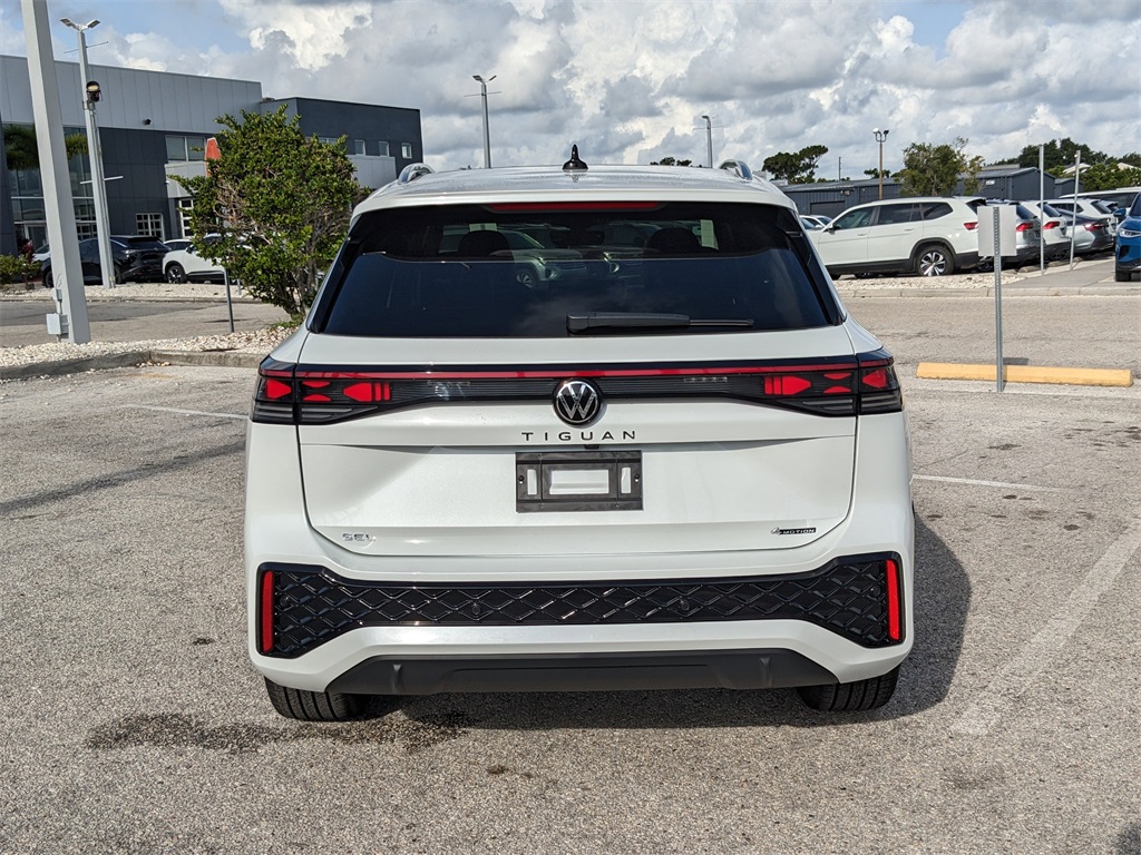 2025 Volkswagen Tiguan SEL R-Line Black photo 4