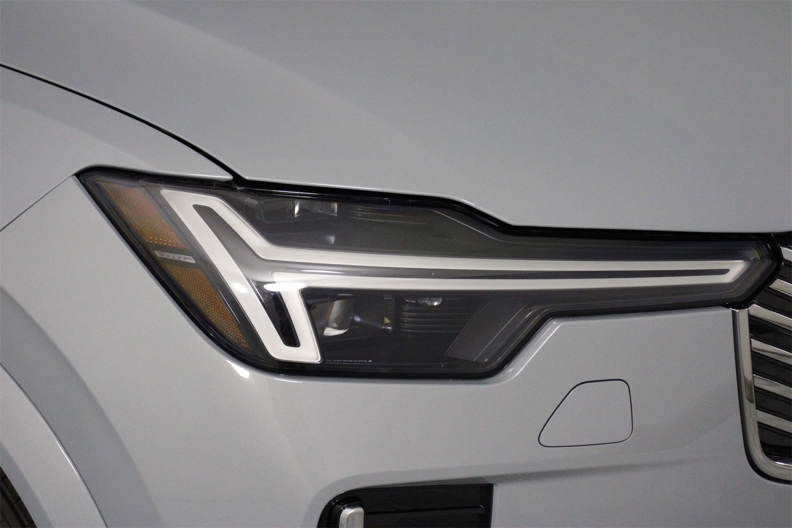 2026 Volvo XC90 Plus Black Edition photo 12
