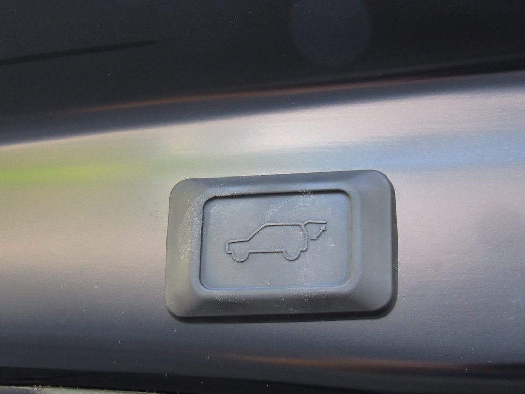 2025 Toyota RAV4 Hybrid XLE Premium photo 19