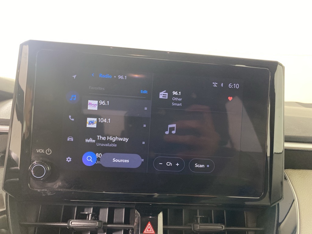 2024 Toyota Corolla LE photo 3