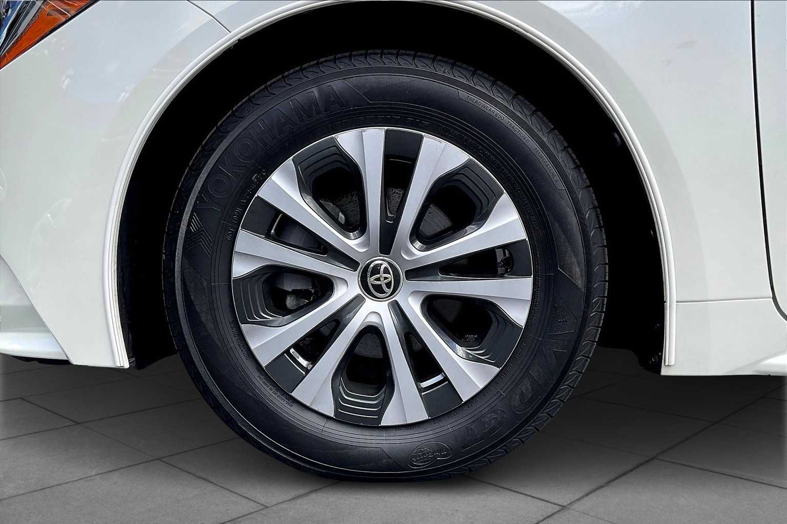 2021 Toyota Corolla Hybrid LE photo 9