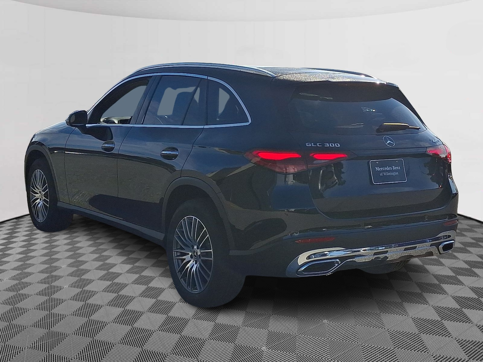 2026 Mercedes Benz GLC 300 4MATIC photo 3