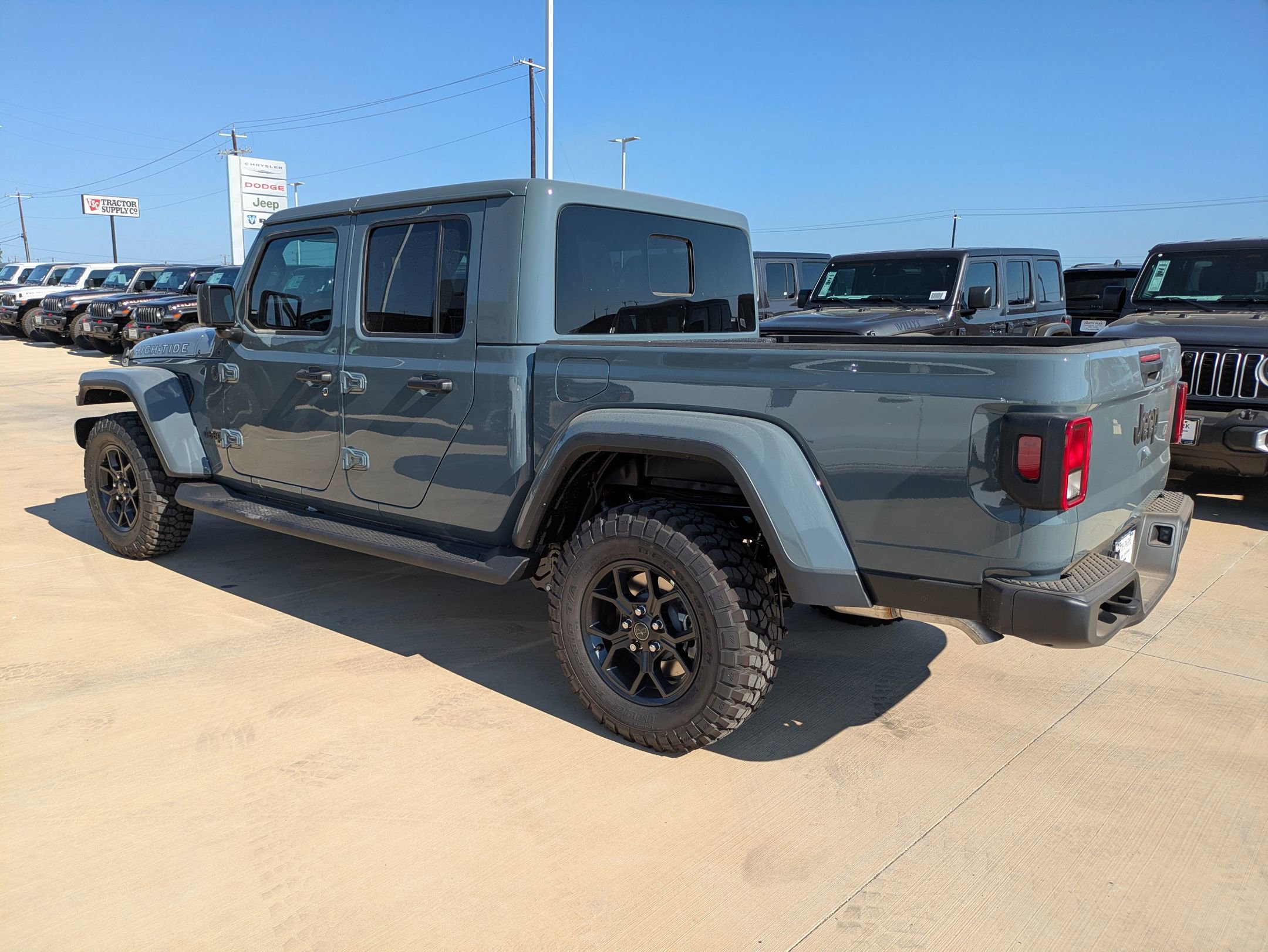 2025 Jeep Gladiator Sport photo 6
