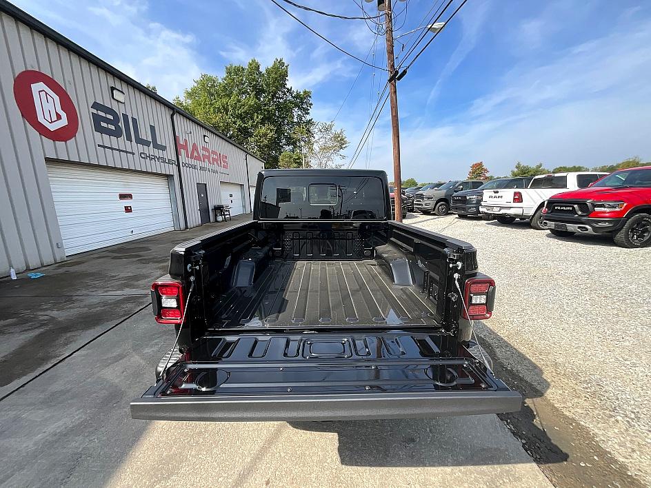 2025 Jeep Gladiator Mojave photo 9