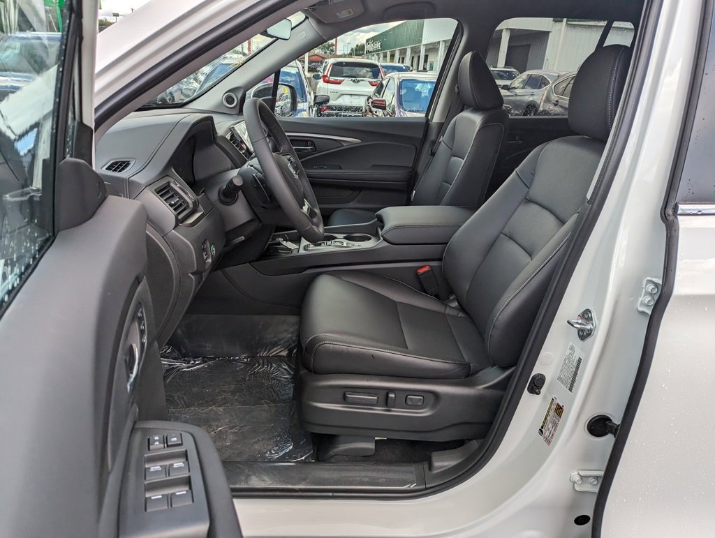 2025 Honda Ridgeline RTL photo 8