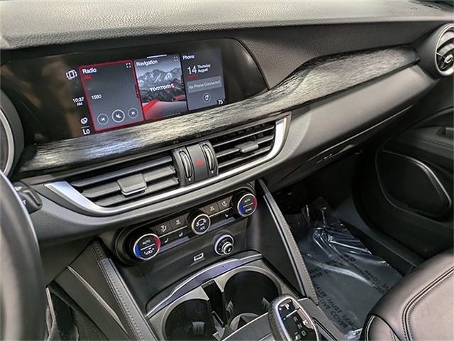 2023 Alfa Romeo Stelvio Sprint photo 10