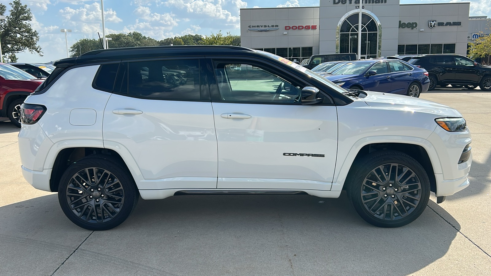 2022 Jeep Compass High Altitude photo 2