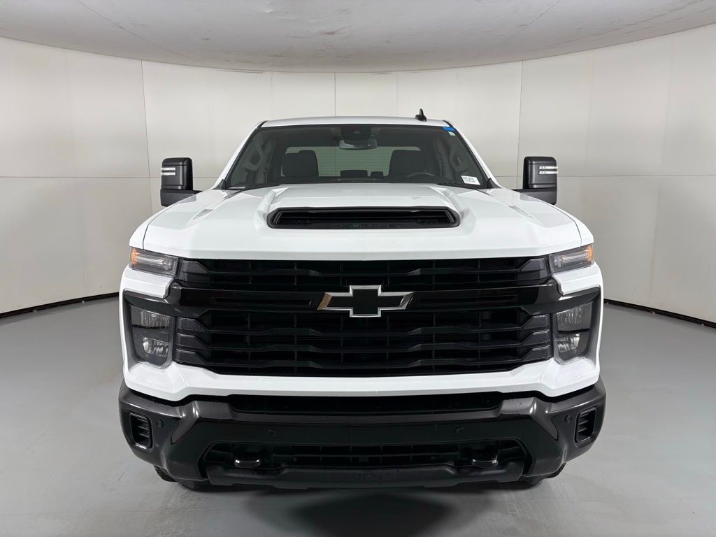 2025 Chevrolet Silverado 2500HD Custom photo 4