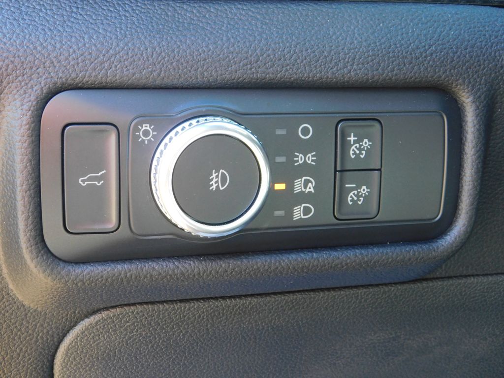 2021 Ford Explorer ST photo 35