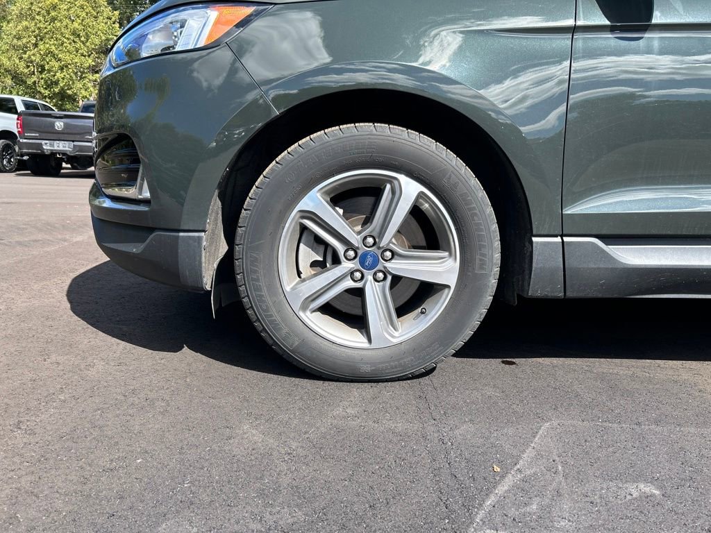 2022 Ford Edge SEL photo 9