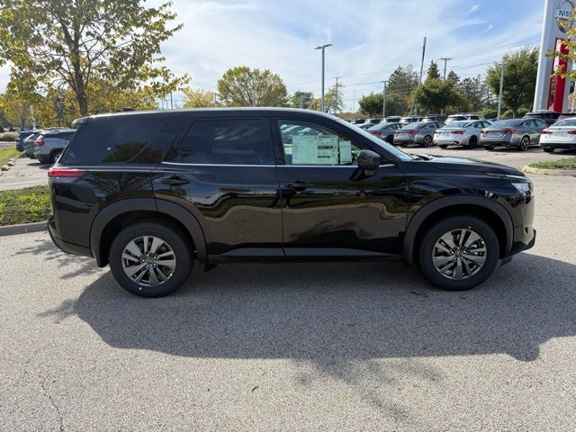 2025 Nissan Pathfinder S photo 2