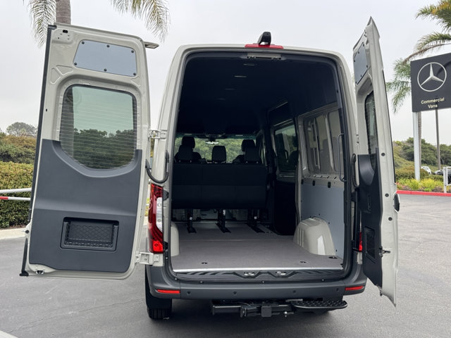 2025 Mercedes Benz Sprinter 2500 photo 4