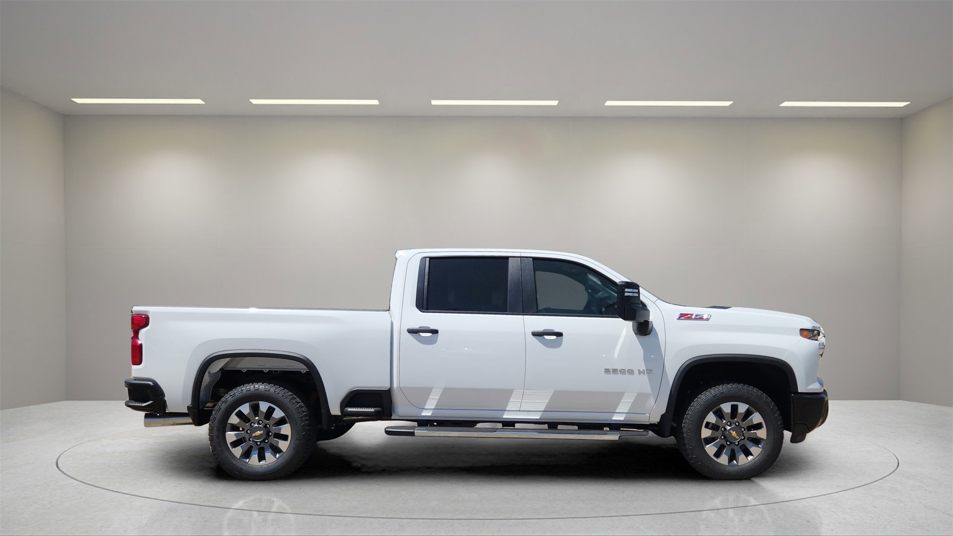 2025 Chevrolet Silverado 2500HD Custom photo 2