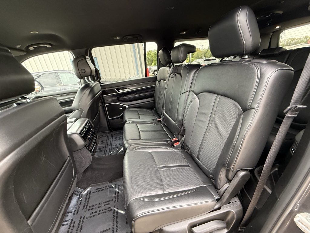 2024 Jeep Wagoneer L Series II photo 24