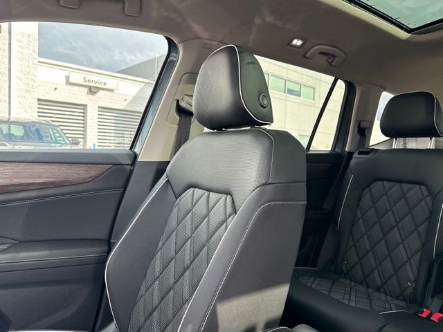 2025 Volkswagen Atlas SEL Premium R-Line photo 13