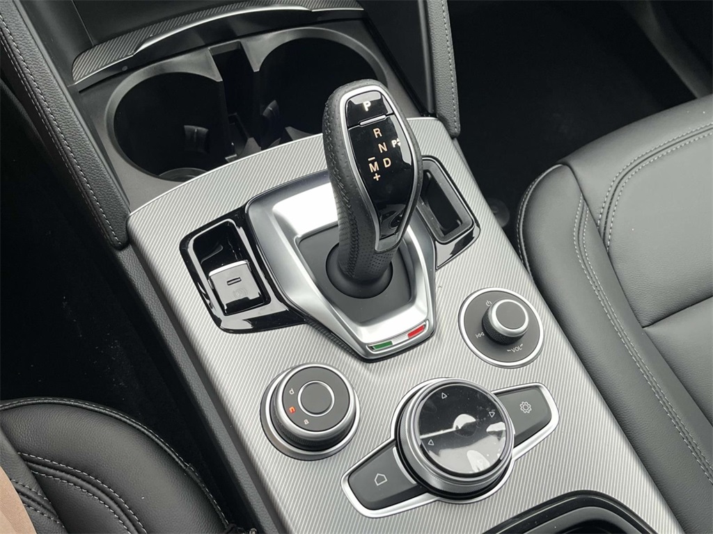 2025 Alfa Romeo Stelvio Sprint Base photo 6