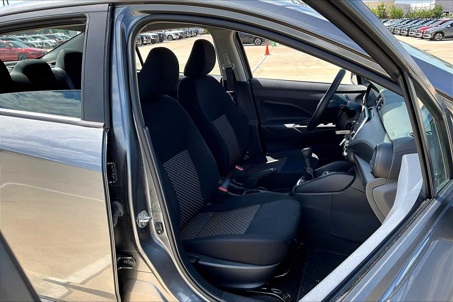 2023 Nissan Versa S photo 8