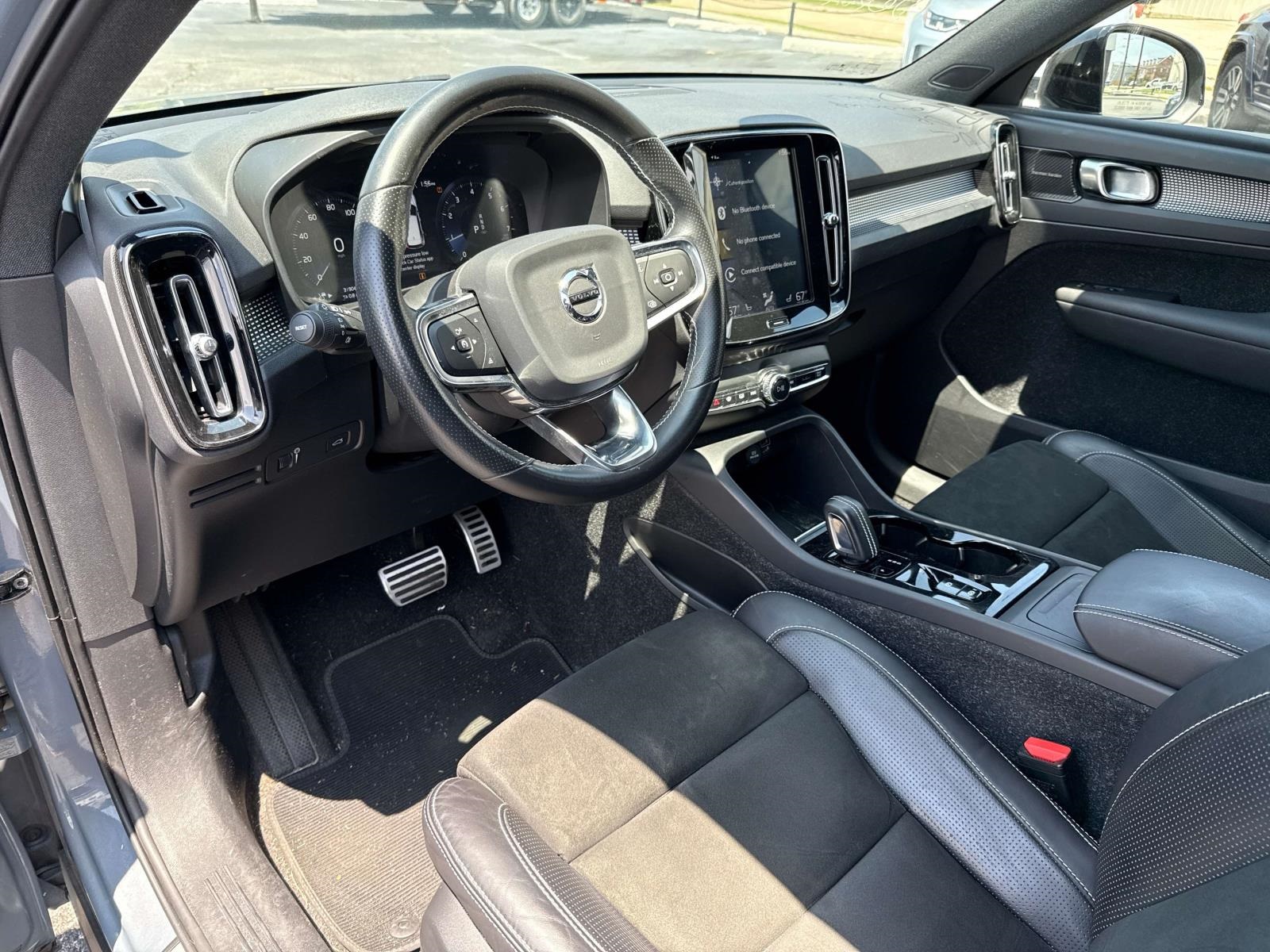 2021 Volvo XC40 R-Design photo 19