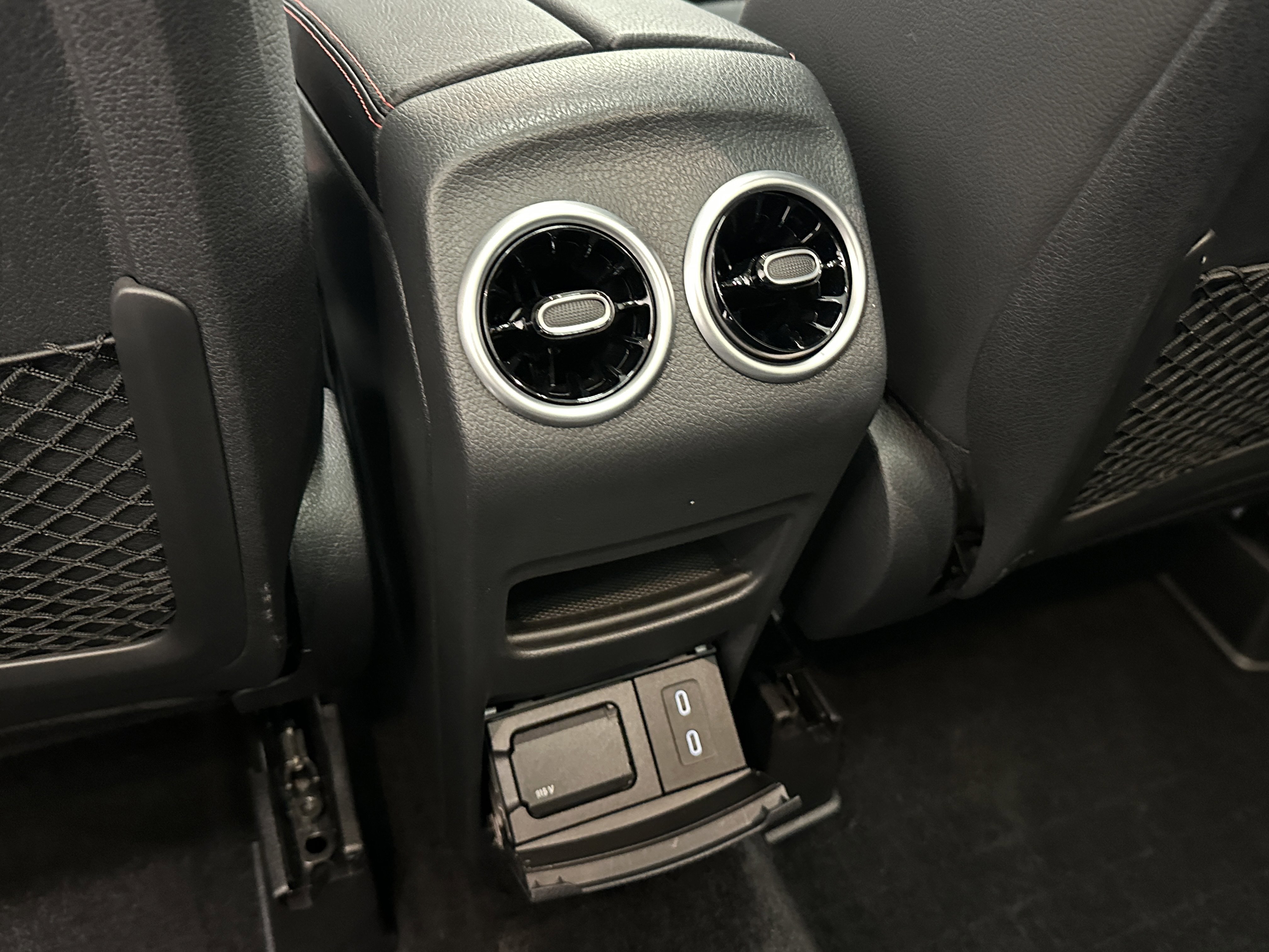2024 Mercedes Benz GLB 250 photo 15