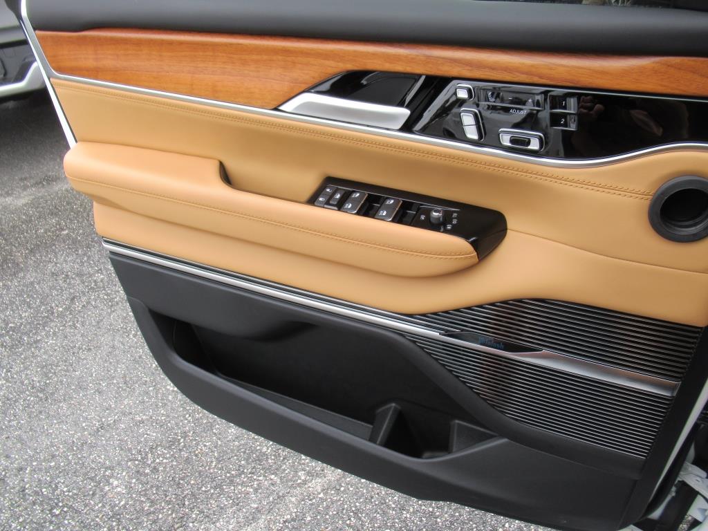 2024 Jeep Grand Wagoneer III photo 24