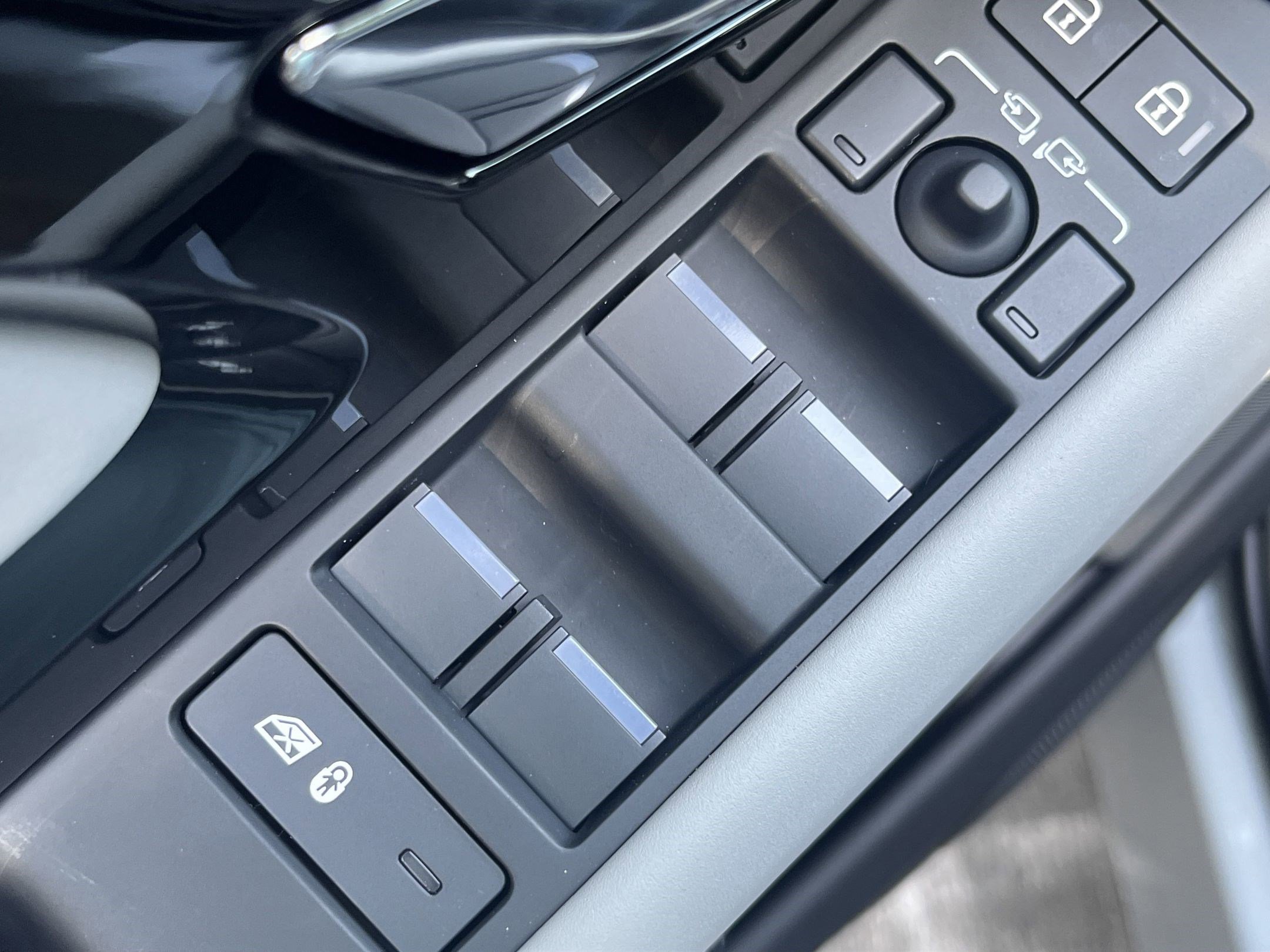 2026 Land Rover Range Rover Evoque Dynamic SE photo 17