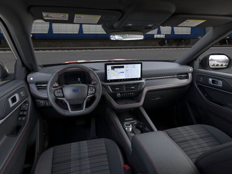 2025 Ford Explorer ST-Line photo 6