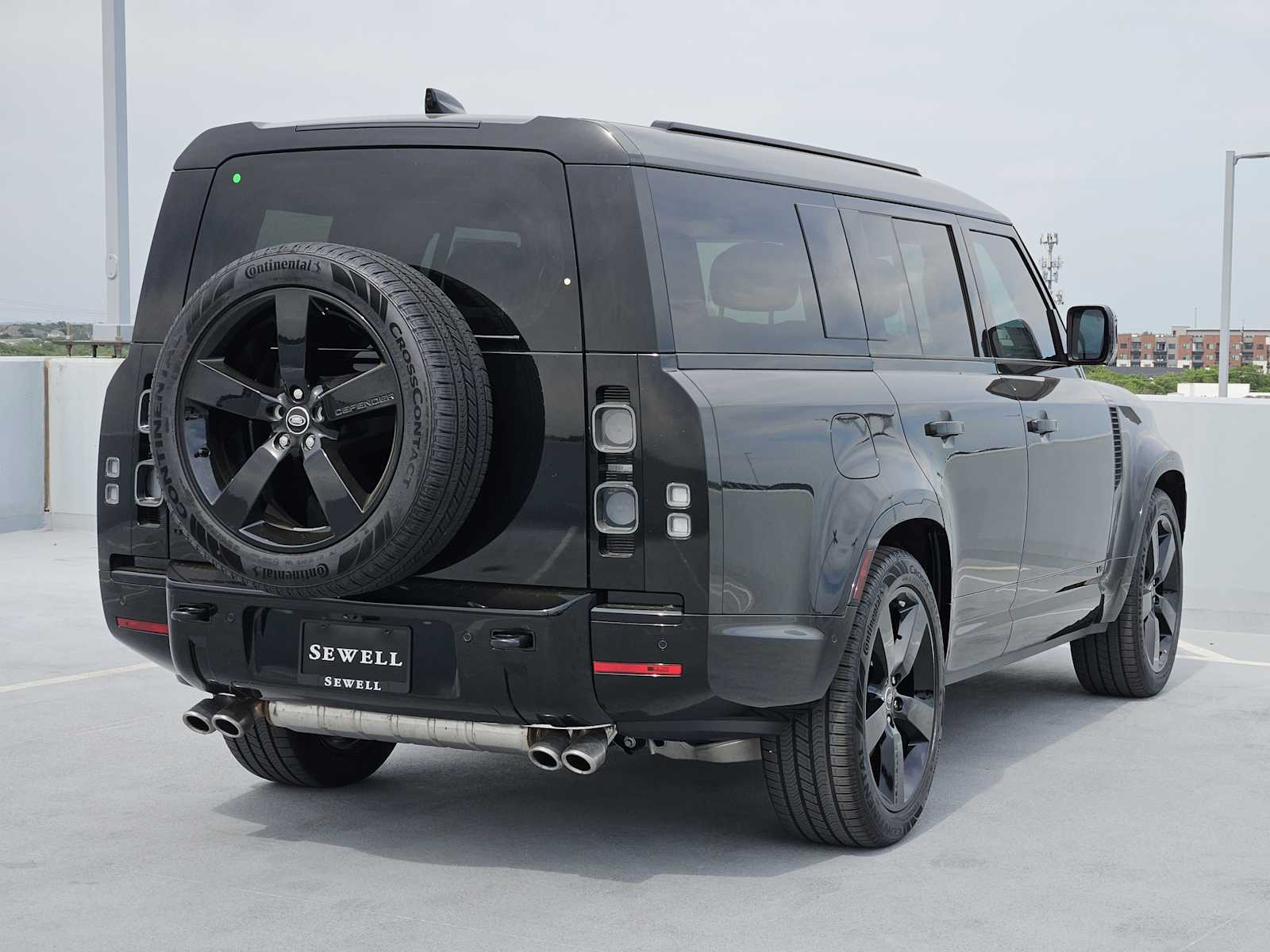 2025 Land Rover Defender 130 V8 photo 5