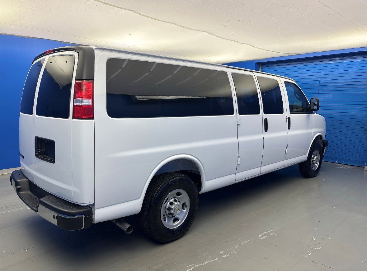 2025 Chevrolet Express Passenger 3500 photo 4
