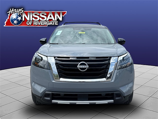 2025 Nissan Pathfinder Platinum photo 2