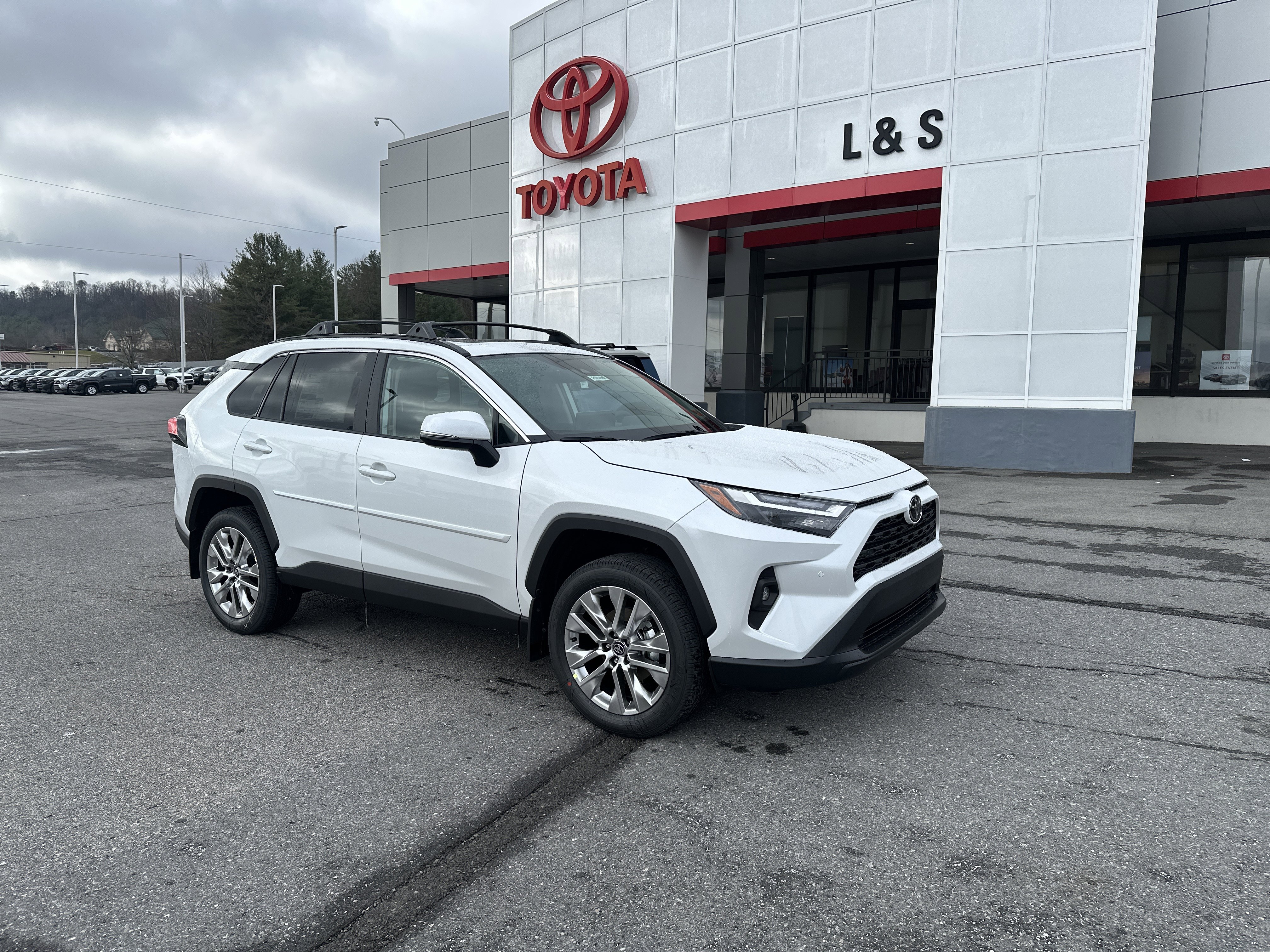 2025 Toyota RAV4 XLE Premium's photo