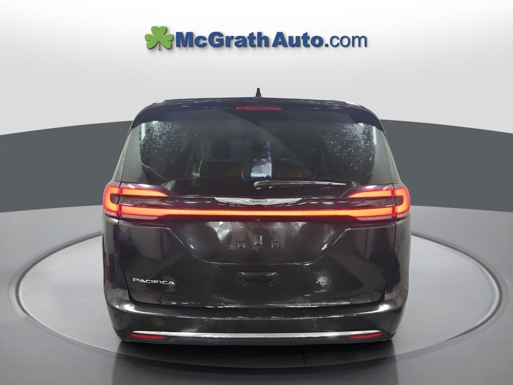 2022 Chrysler Pacifica Touring L photo 3