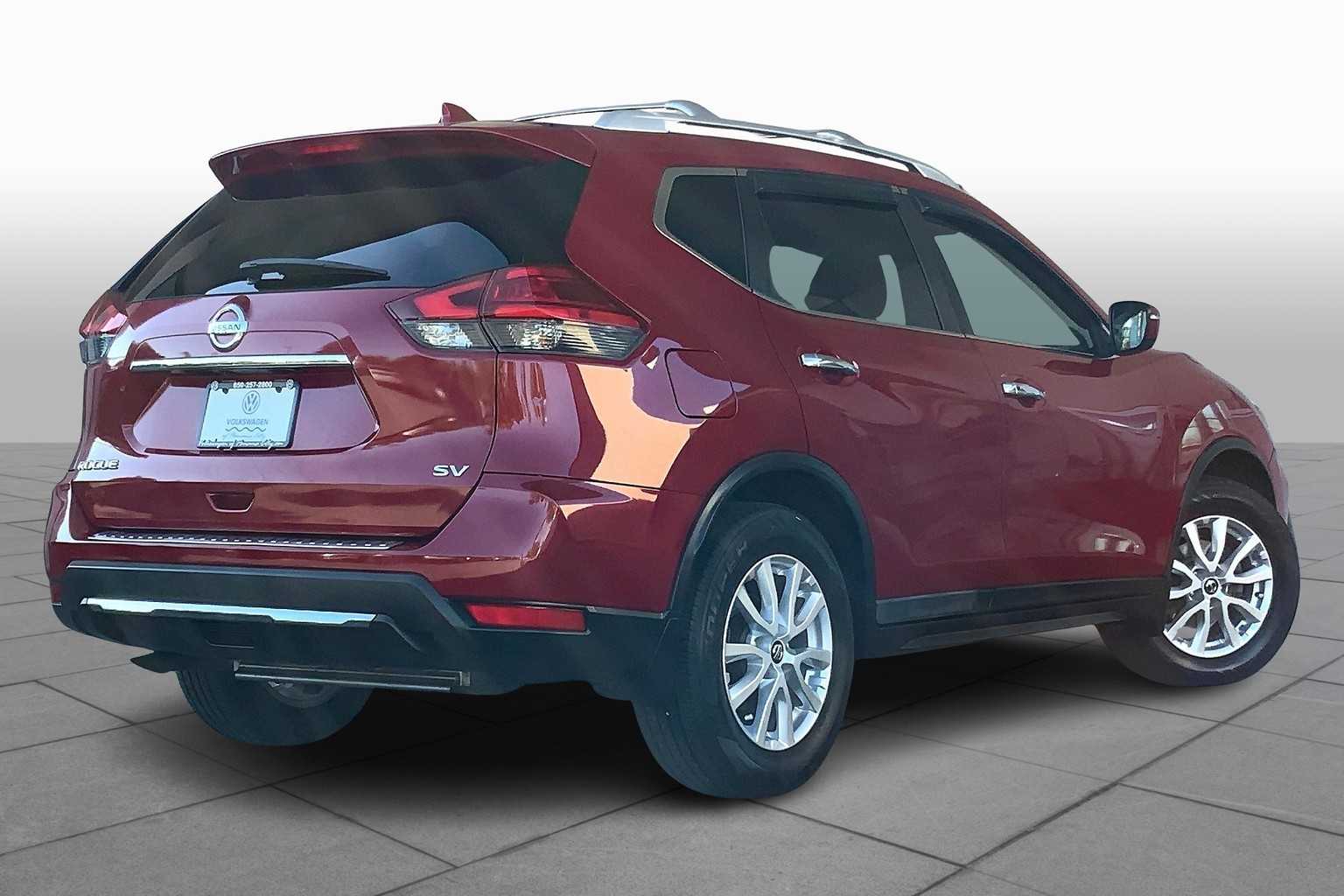 2017 Nissan Rogue SV photo 12