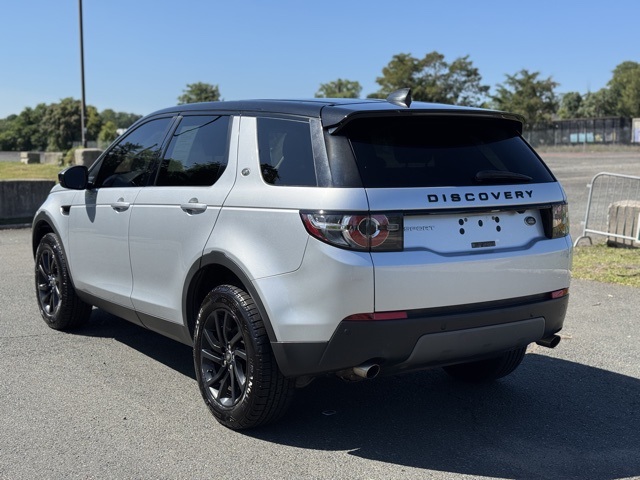 2017 Land Rover Discovery Sport SE photo 3