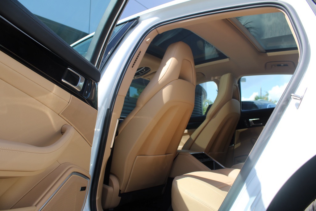 2023 Porsche Panamera E-Hybrid 4 photo 29