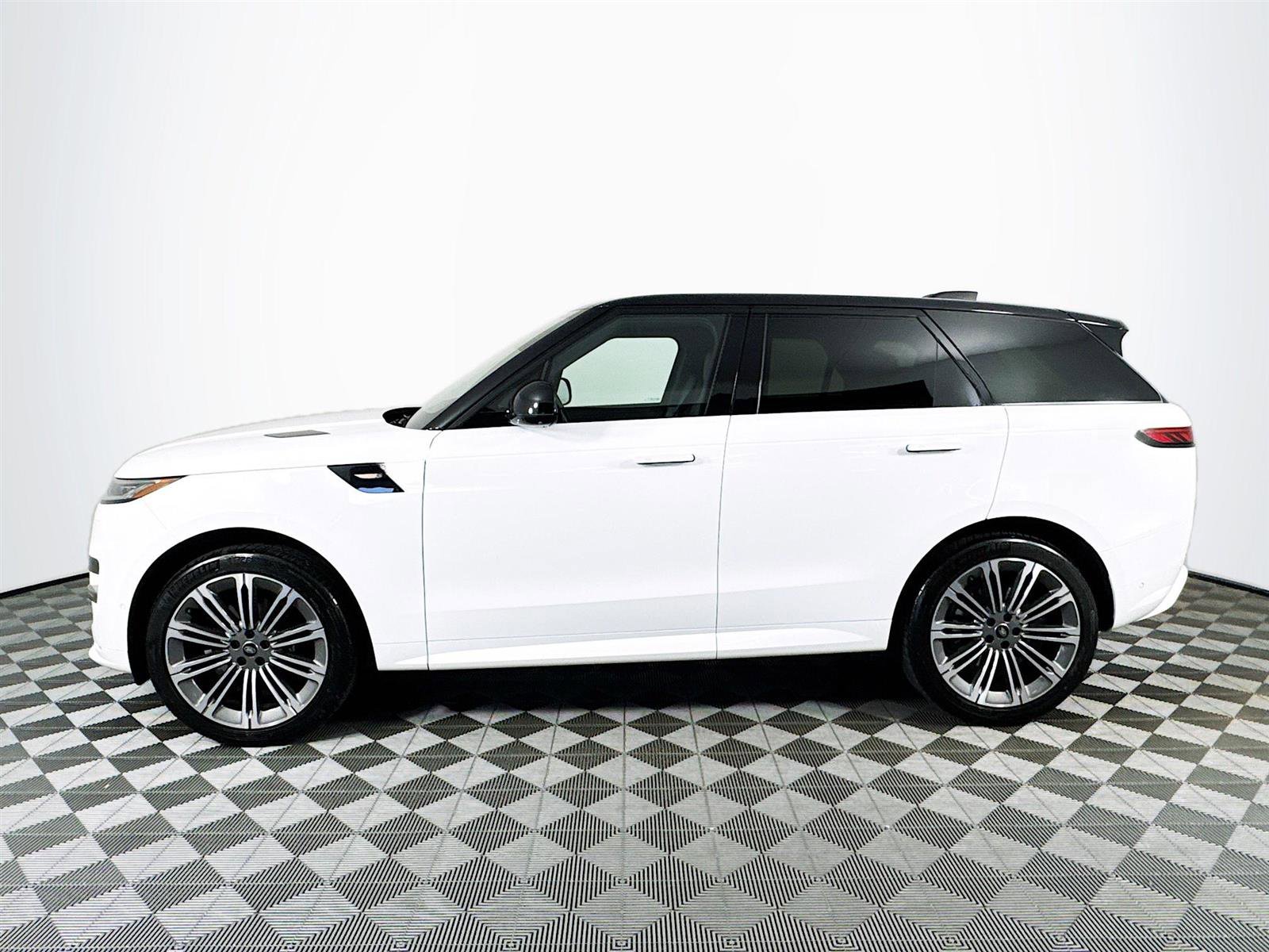 2024 Land Rover Range Rover Sport SE photo 4