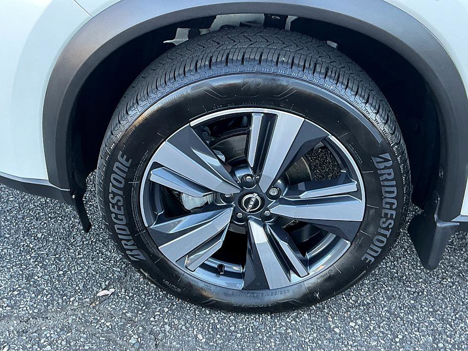 2024 Nissan Rogue SL photo 4