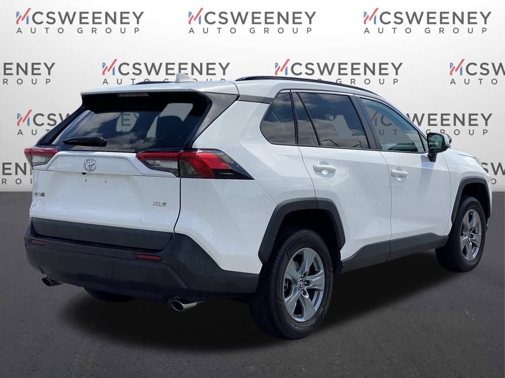 2022 Toyota RAV4 XLE photo 4