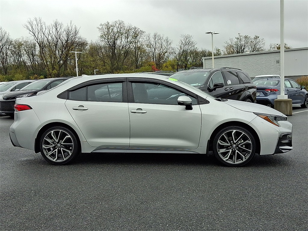 2022 Toyota Corolla SE photo 3