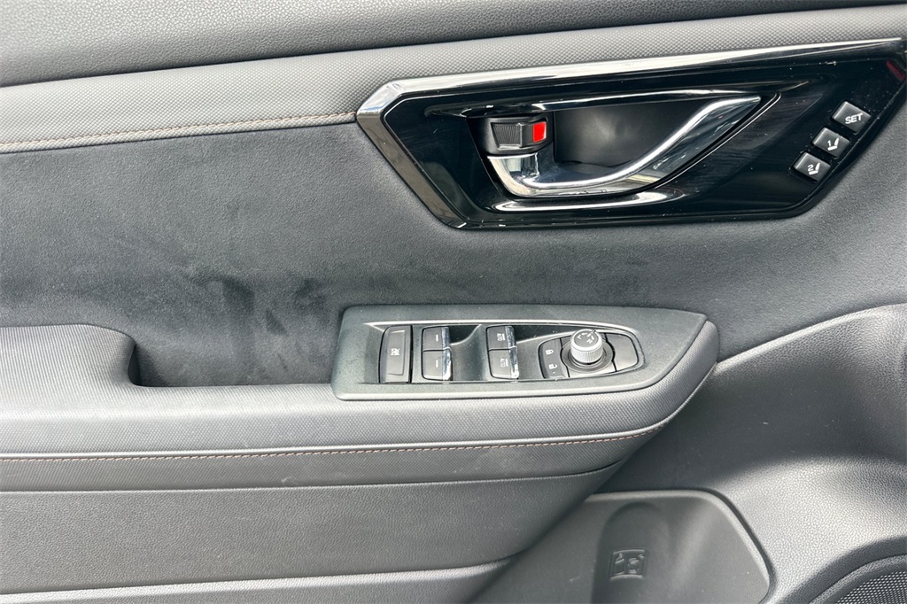 2025 Subaru Forester Touring photo 13