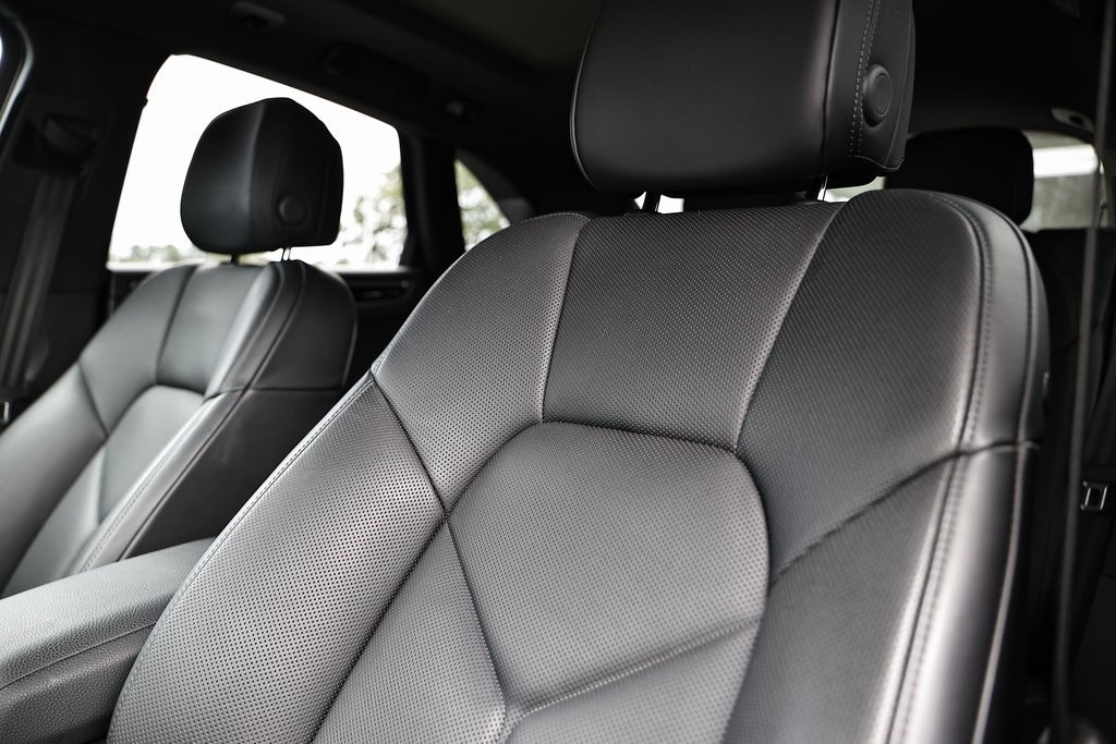 2024 Porsche Macan T photo 19
