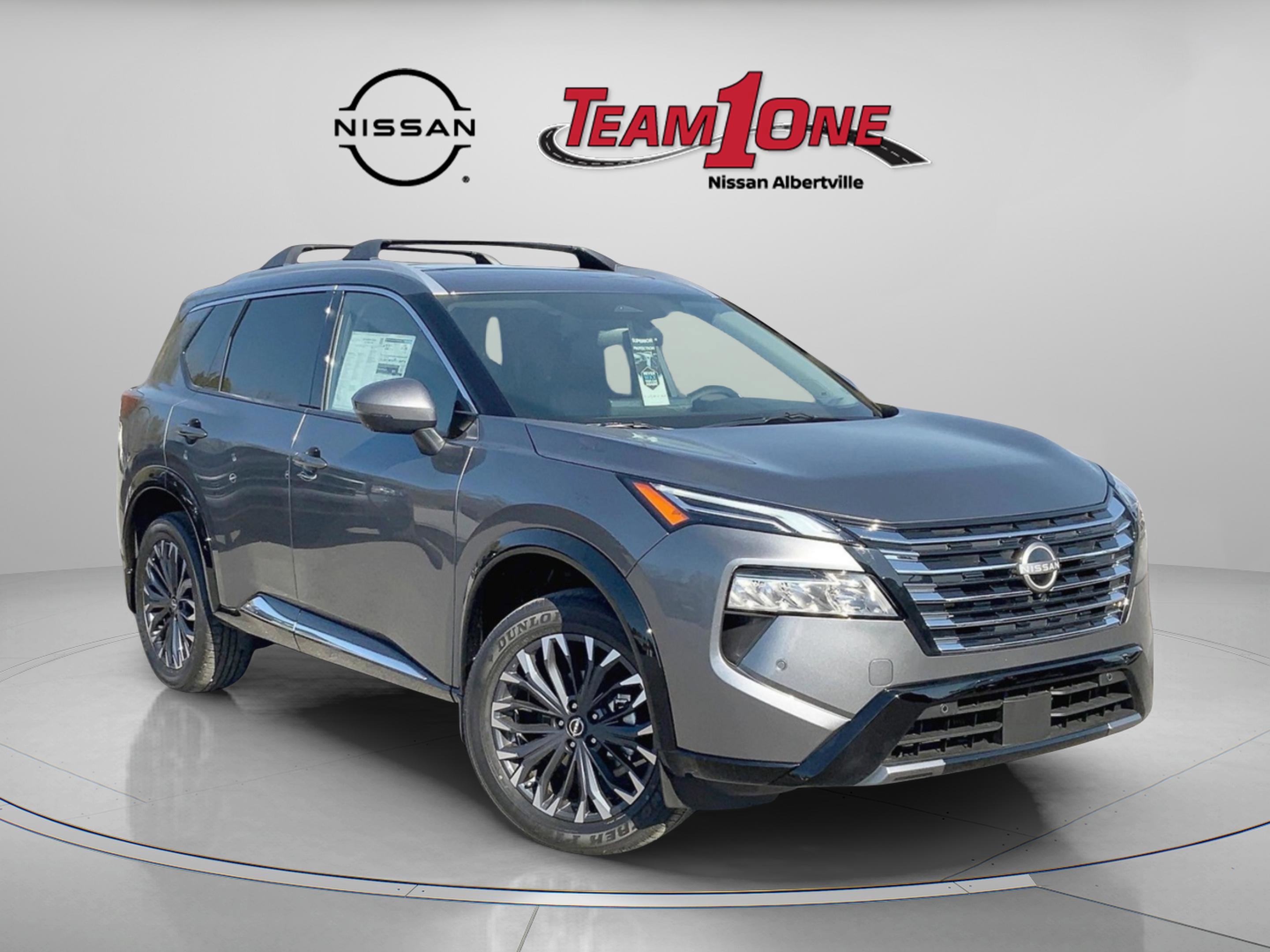 2025 Nissan Rogue Platinum's photo