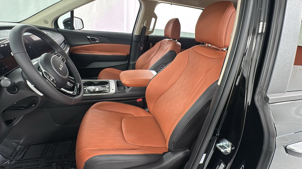 2026 Kia Carnival EX photo 9