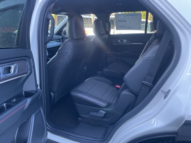 2025 Ford Explorer ST-Line photo 3