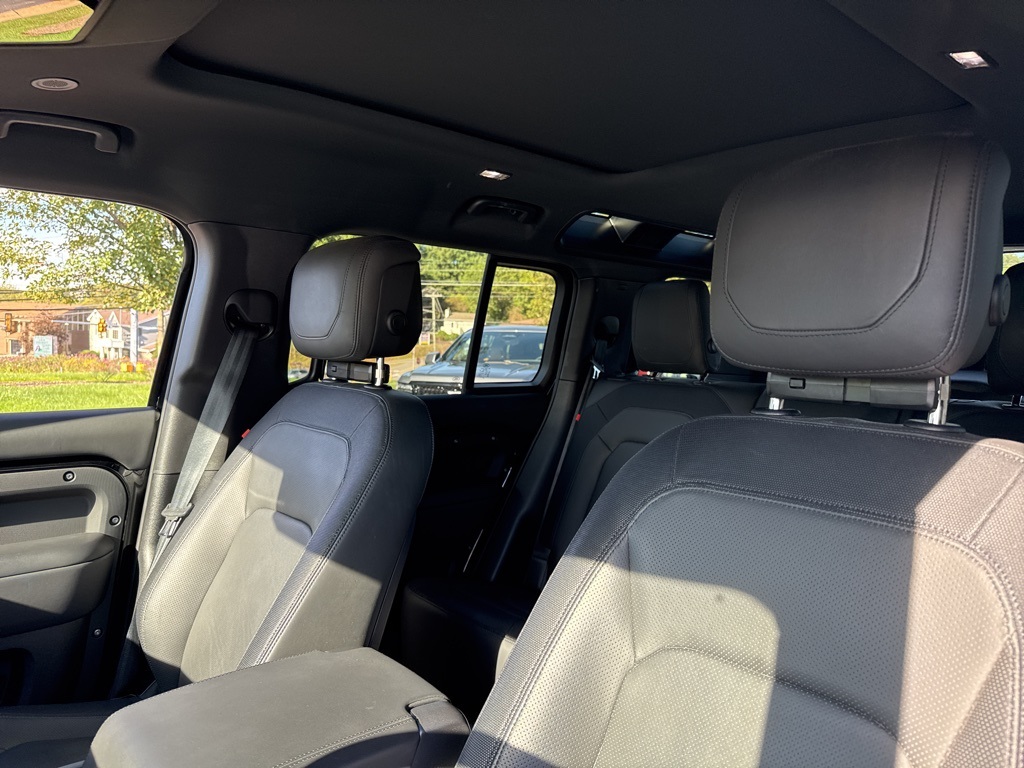 2024 Land Rover Defender 110 X-Dynamic SE photo 5