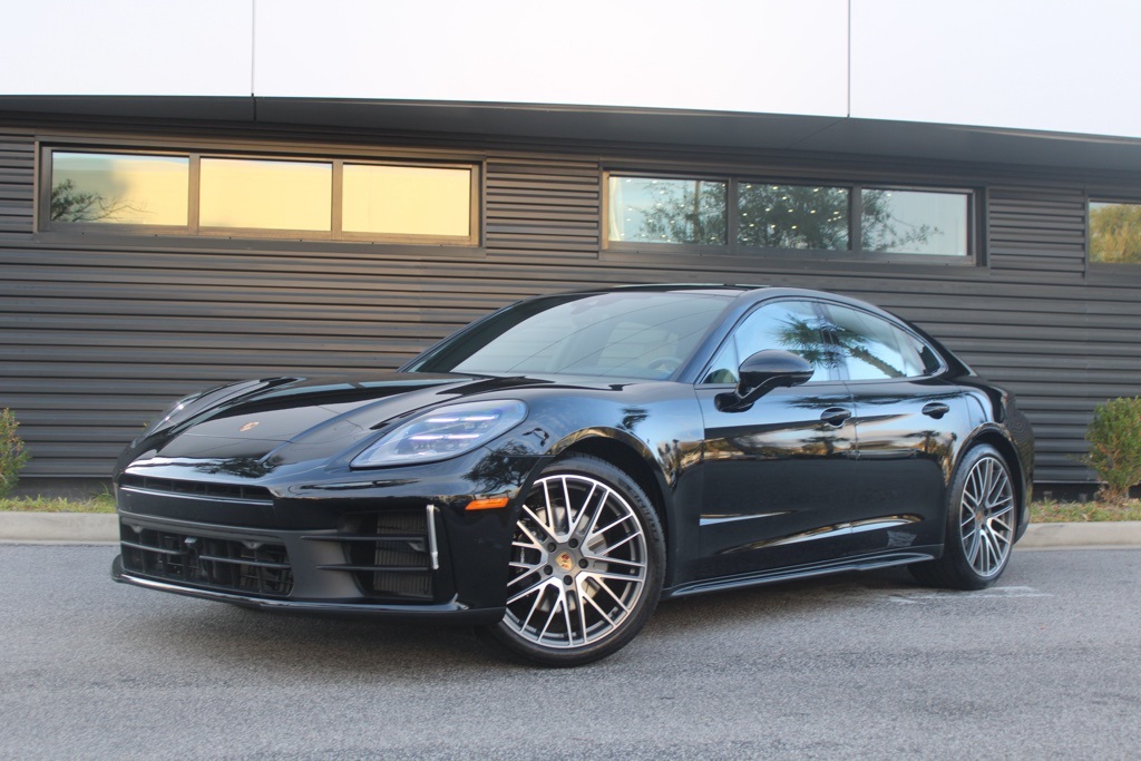 2025 Porsche Panamera Base's photo