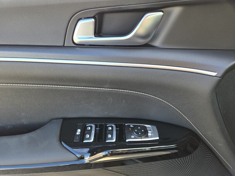 2025 Kia K5 GT-Line photo 9