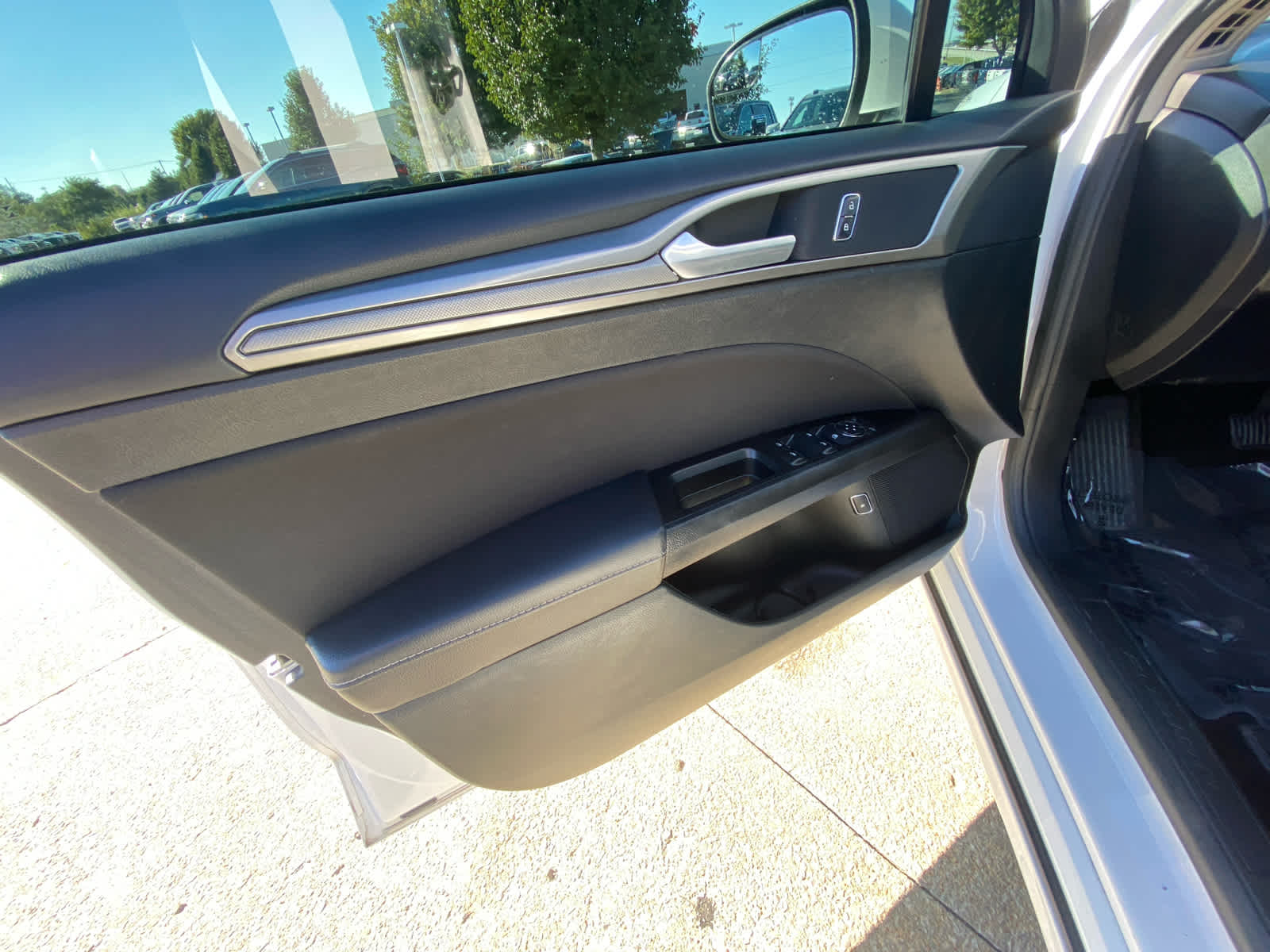 2017 Ford Fusion Hybrid SE photo 10